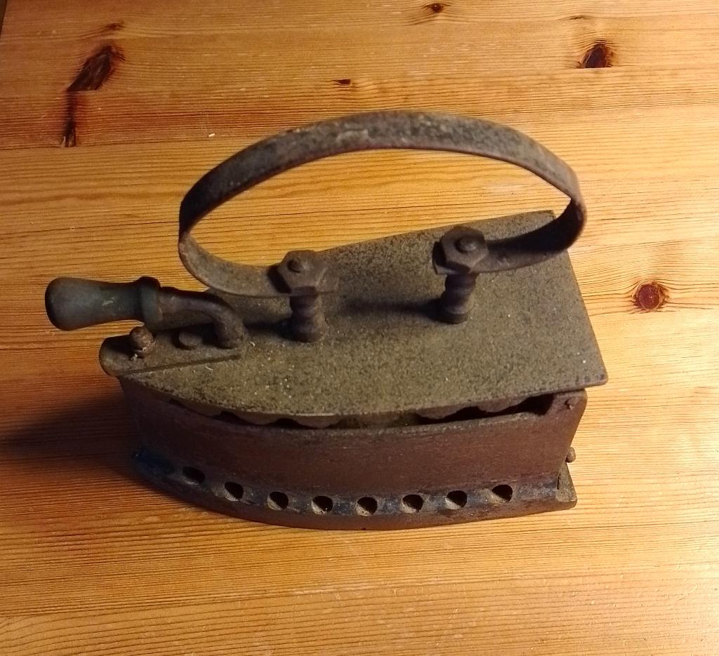 Oud Strijkijzer, Antiek en Kunst, Antiek | Gereedschap en Instrumenten, Ophalen of Verzenden