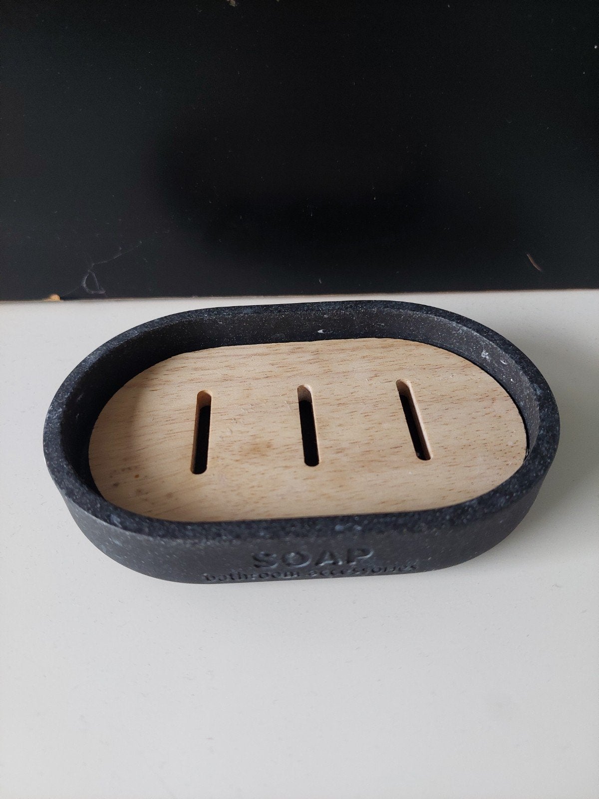 Zeepbakje van steen en hout, Huis en Inrichting, Ophalen of Verzenden, Gebruikt, Zwart, Zeepdispenser/zeepbakje