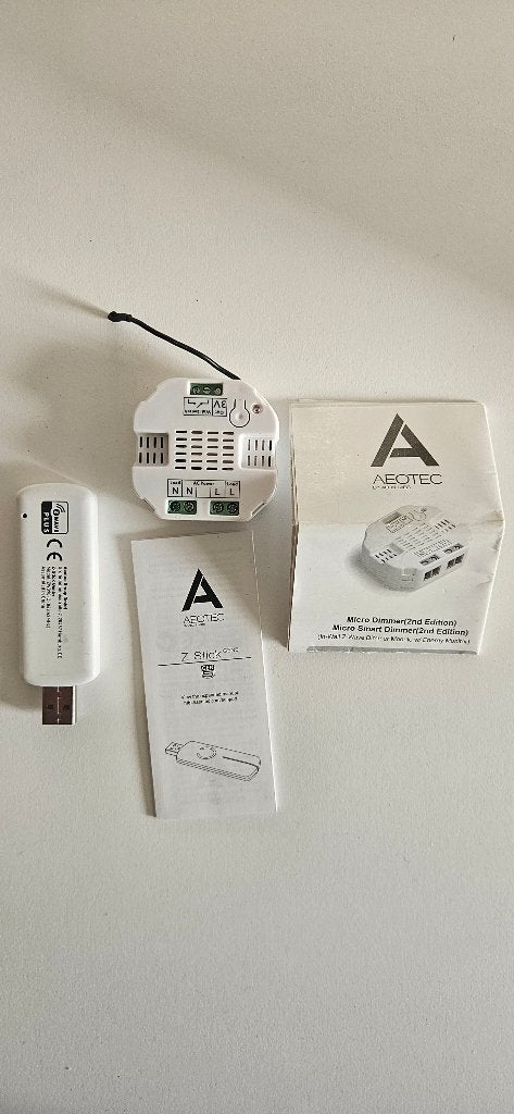 Aeotec Z-wave stick / hub en een dimmer, Ophalen of Verzenden, Gebruikt