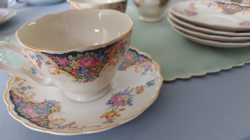 Petrus Regout aardewerk kop en schotel 5x, Ophalen