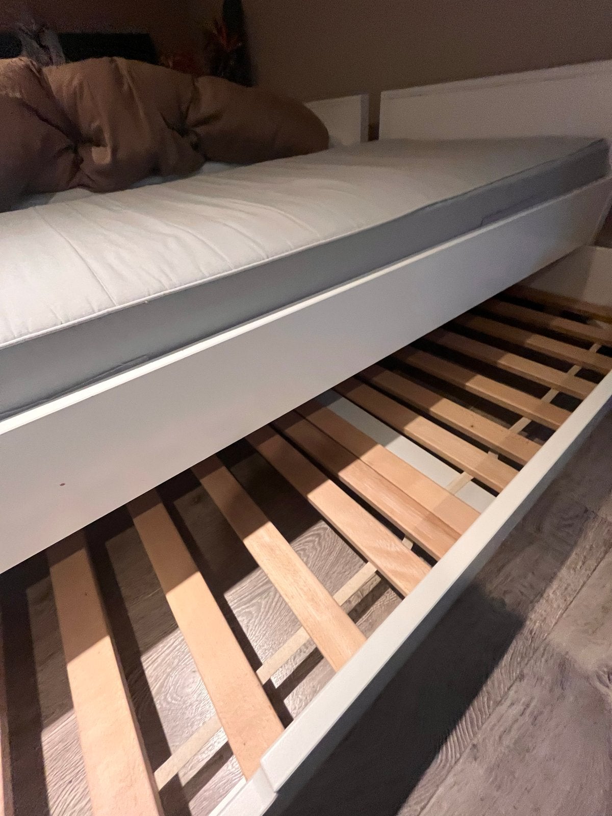 Bobita eenpersoonsbed (90x200) met uitschuifbaar logeerbed, Ophalen, 90 cm, Eenpersoons, Wit
