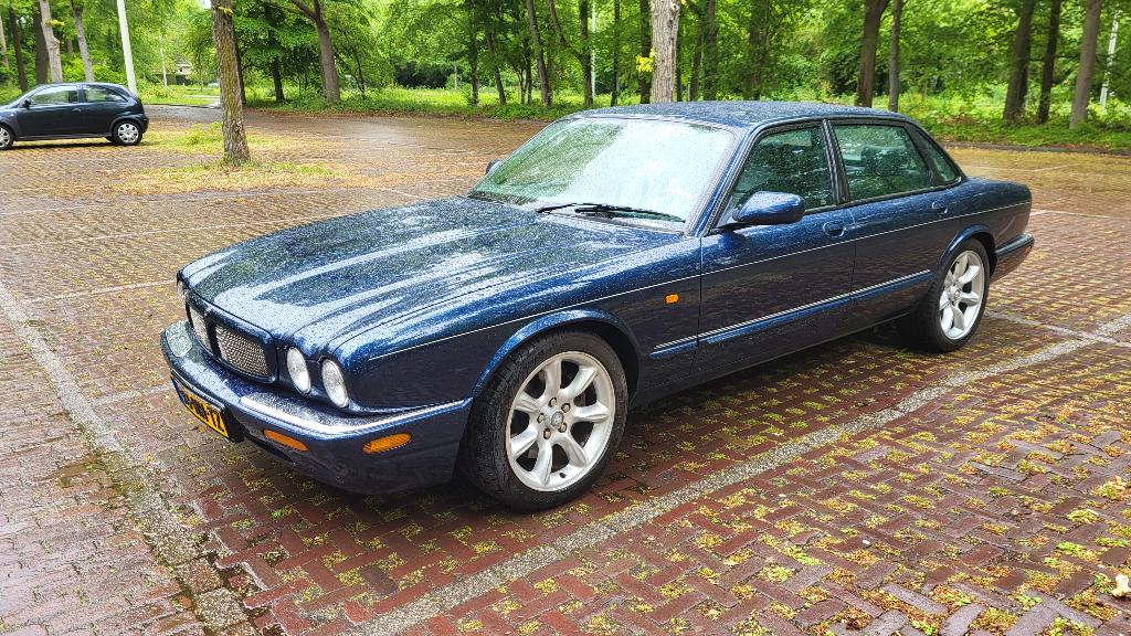 Jaguar XJR 4.0 Supercharger V8 AUT 2001 Blauw, Automaat, Achterwielaandrijving, Blauw, Particulier