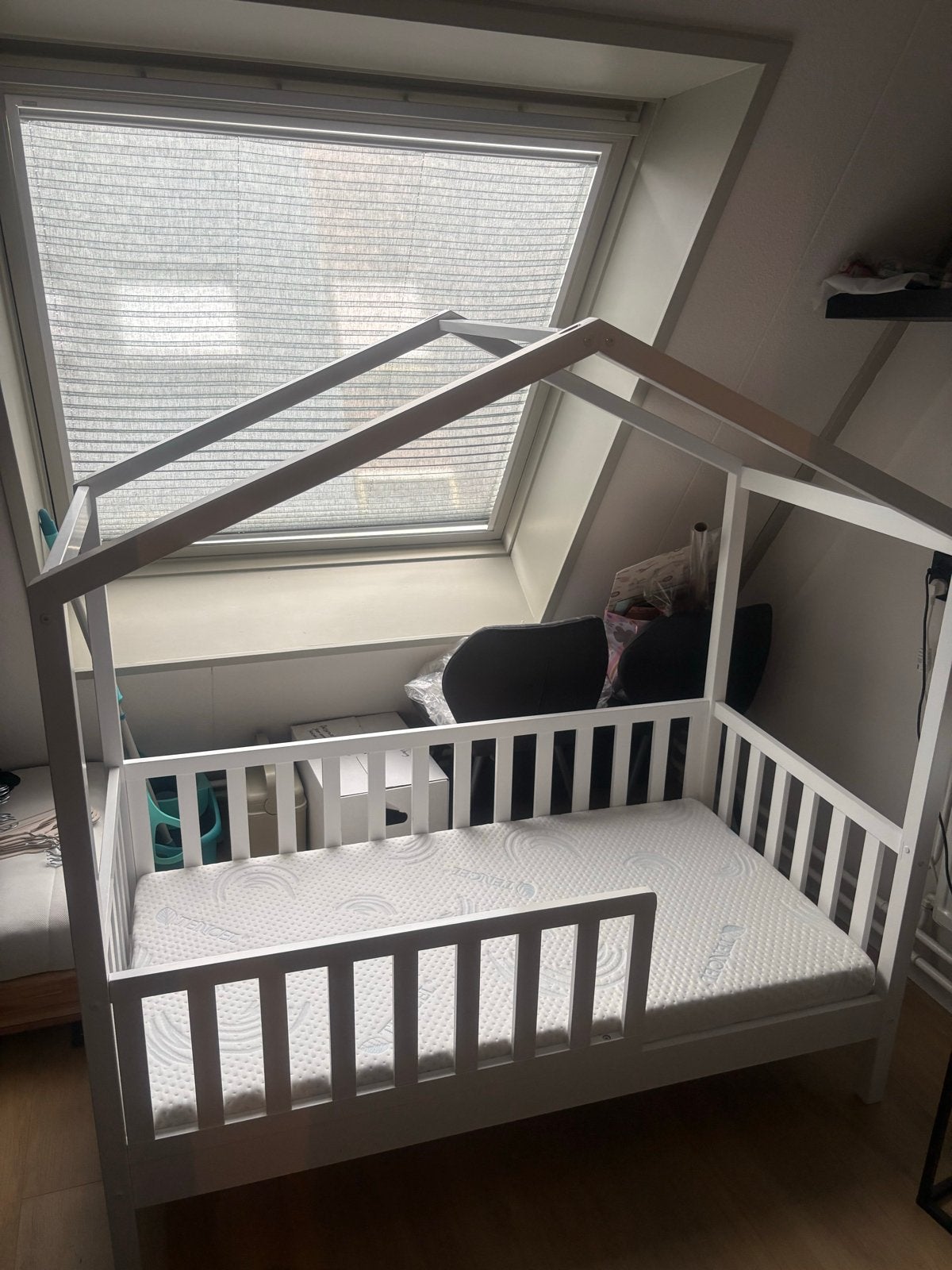 Peuterbed huisje 70x140 met matras, Ophalen, Gebruikt, 70 tot 85 cm, 140 tot 160 cm