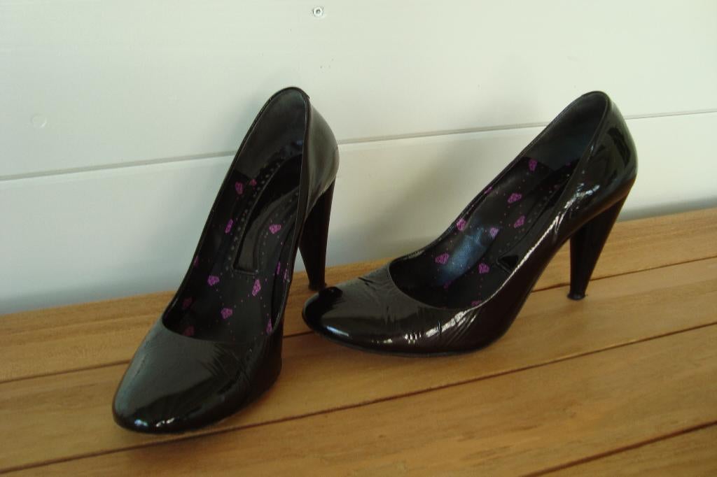 Lakschoenen Fornarina zie foto's maat 40, Zwart, Ophalen of Verzenden, Schoenen met hoge hakken, Gedragen