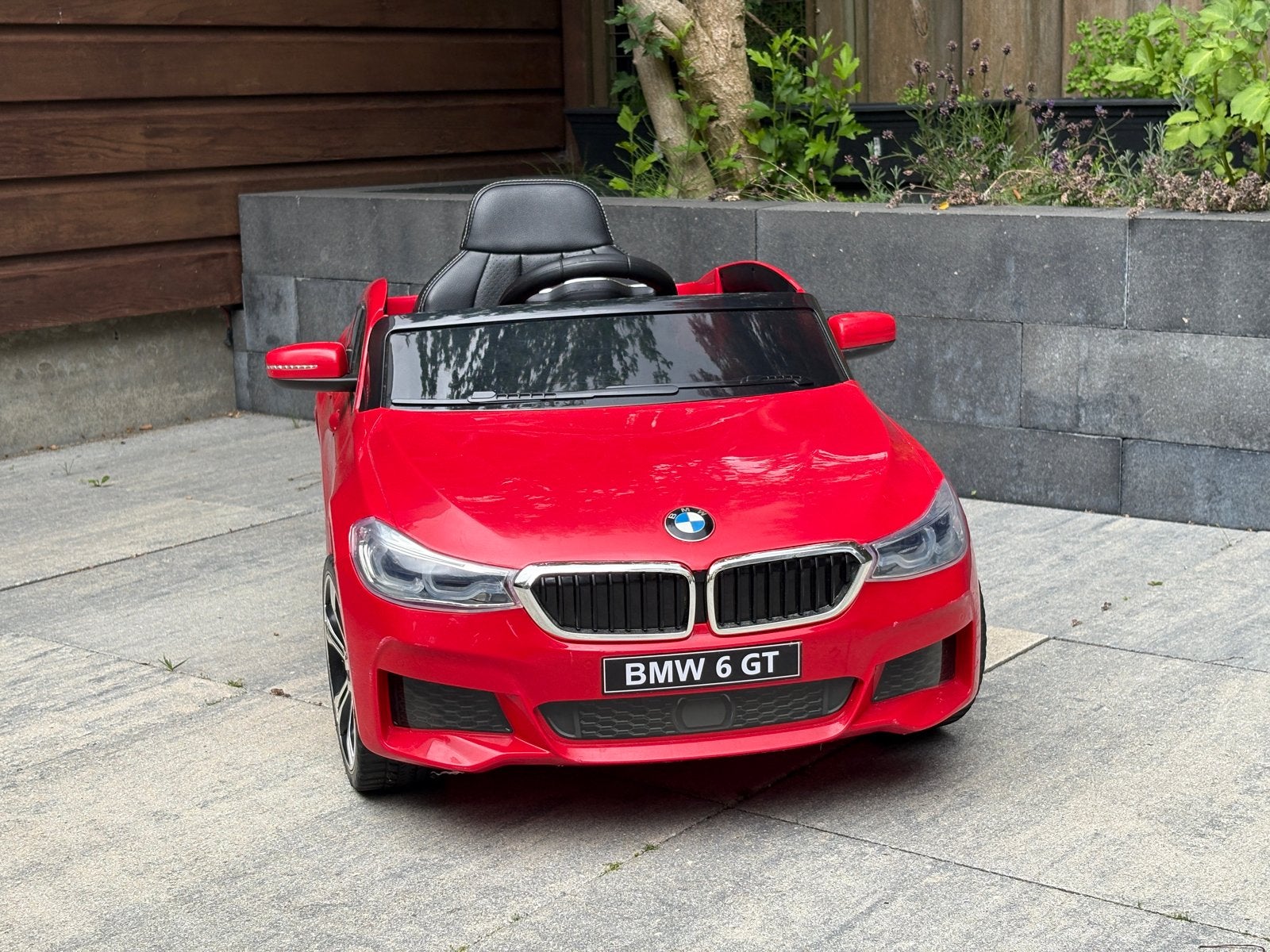 Rode BMW 6 GT elektrische kinderauto met afstandsbediening, Ophalen, Zo goed als nieuw, Afstandsbediening