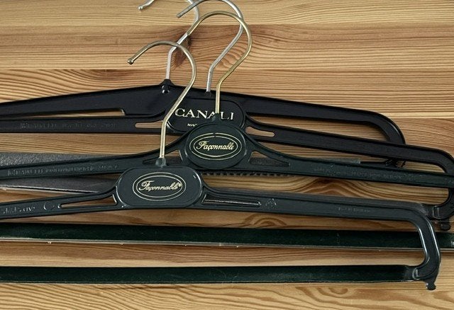 Merk kledinghangers 4x met fluweel o.a. Canali & Façonnable, Ophalen of Verzenden, Nieuw