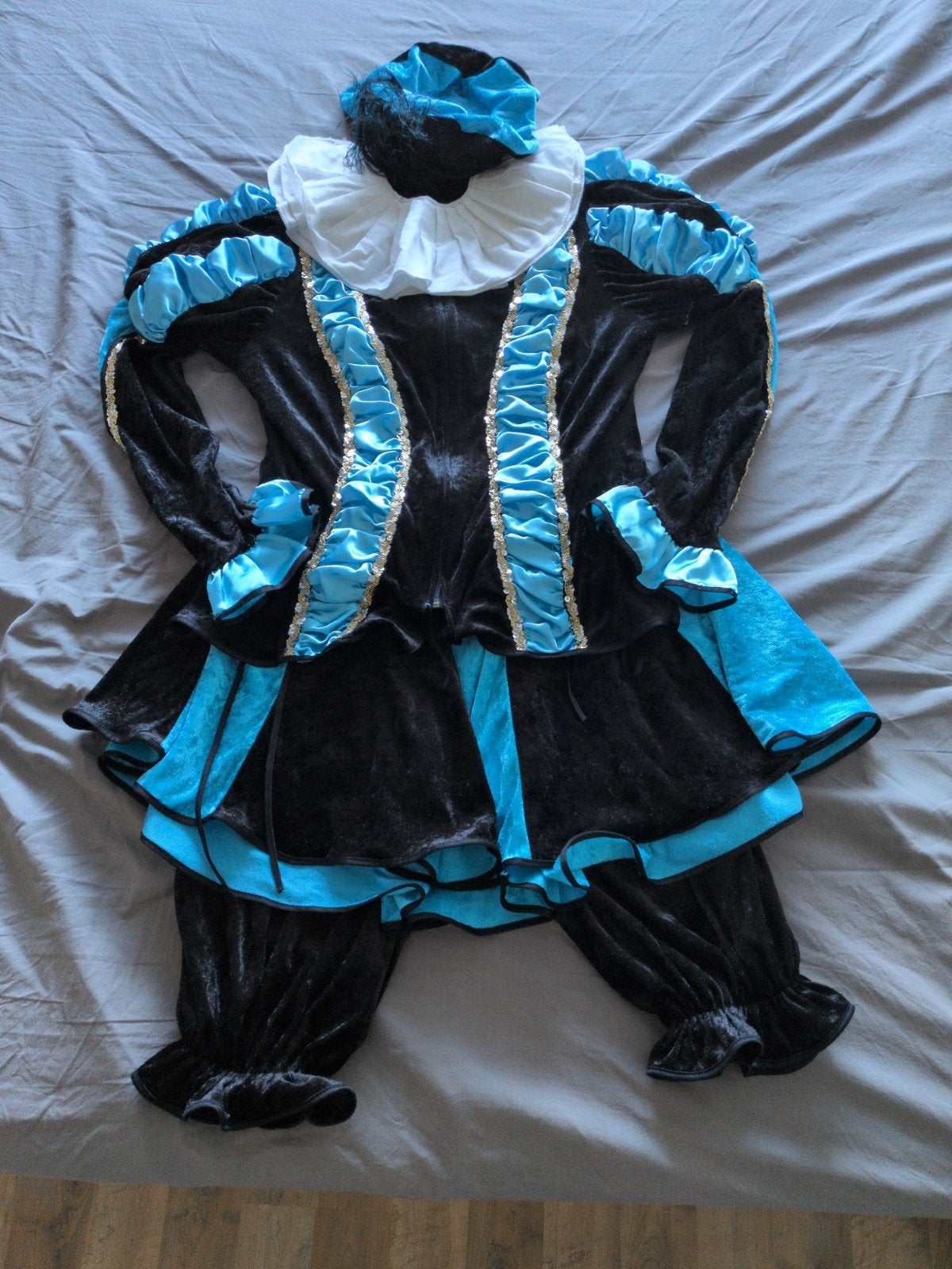 Compleet Pietenpak voor meisjes - Maat 42, Kerstmis of Sinterklaas, Maat 42/44 (L), Ophalen of Verzenden, Kleding