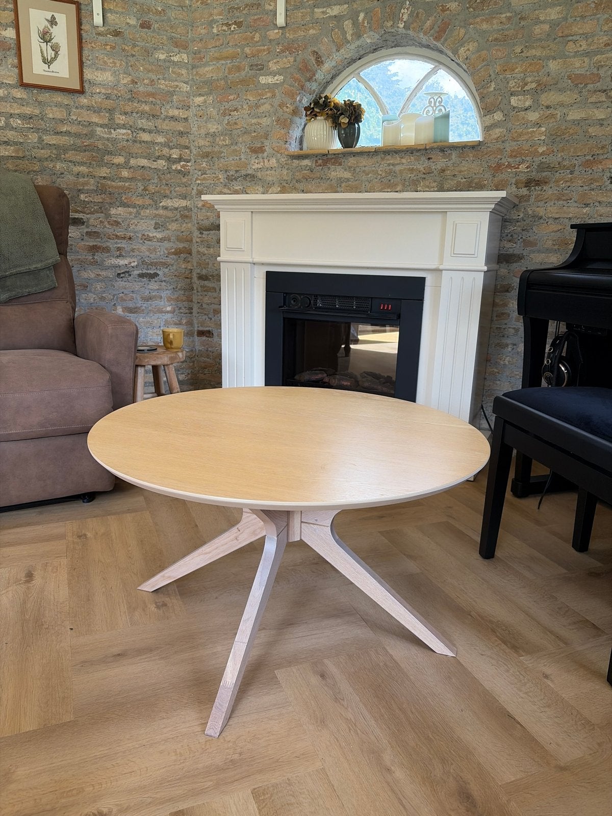 Ronde salontafel met uniek onderstel, Zo goed als nieuw, 5 – 50, Eikenhout, Rond