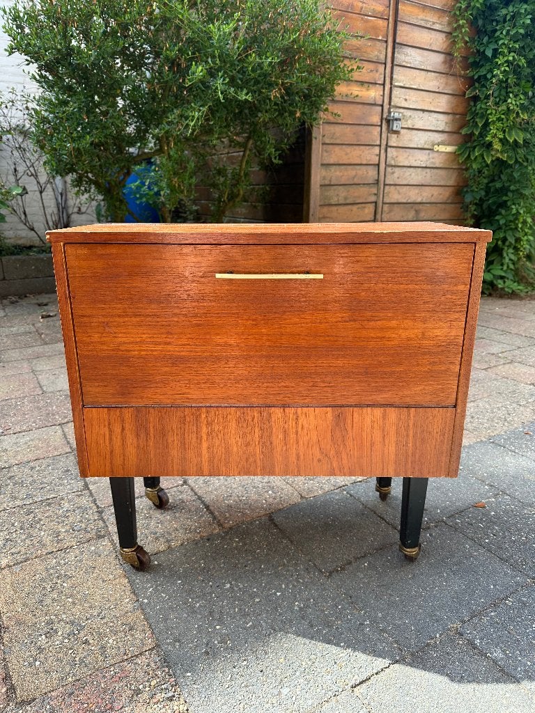 Jaren 60 kastje op wieltjes, mid century modern, Ophalen, Gebruikt
