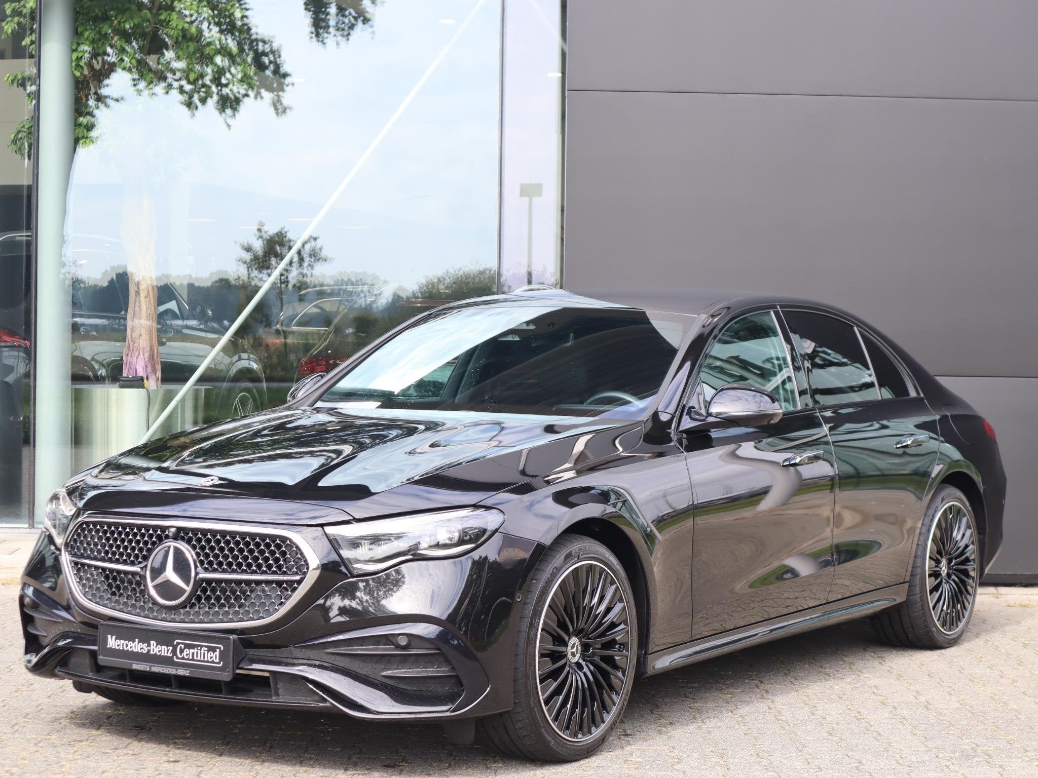 Mercedes-Benz E-Klasse E 300 e 4MATIC Autom. mit EQ Hybrid T, Auto's, Dealer onderhouden, Stof, Gebruikt, Zwart