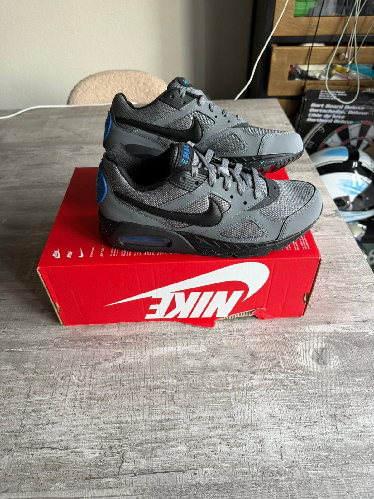 Te koop nieuw paar nike air max ivo in maat 40, Overige kleuren, Nieuw, Ophalen of Verzenden, Sneakers of Gympen
