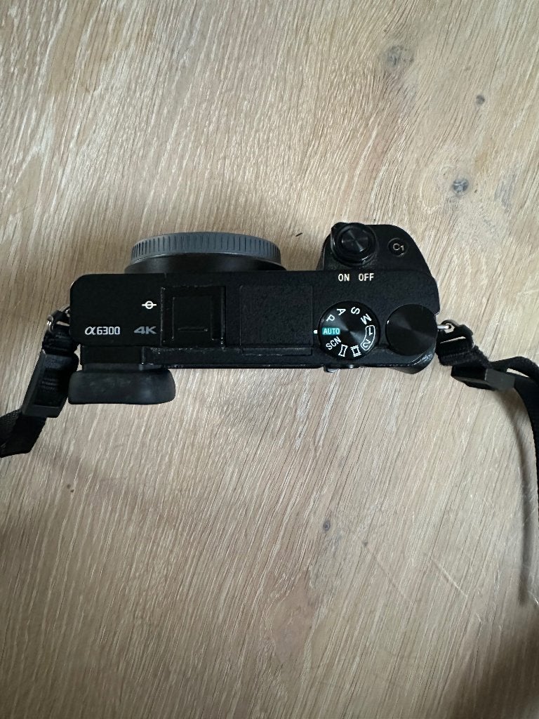 Sony Alpha A6300 body + accu/lader  4K shutter count 50.052, Audio, Tv en Foto, Fotocamera's Digitaal, Gebruikt, Kantelbaar/draaibaar scherm