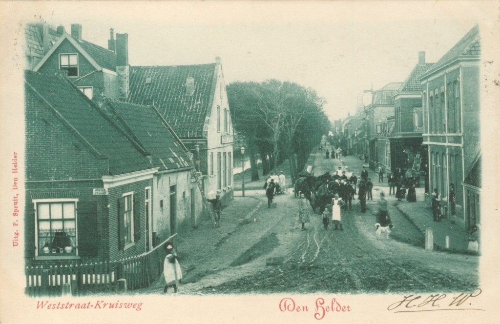 Ansichtkaart Den Helder, Weststraat-Kruisweg., Ophalen of Verzenden, Voor 1920, Gelopen, Noord-Holland