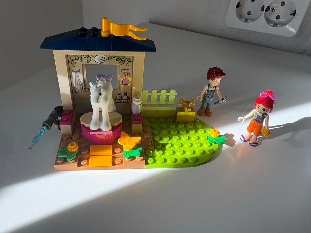 Lego Friends Ponywasstal 41696 - Complete set met instructie, Lego, Friends, Ophalen of Verzenden, Zo goed als nieuw