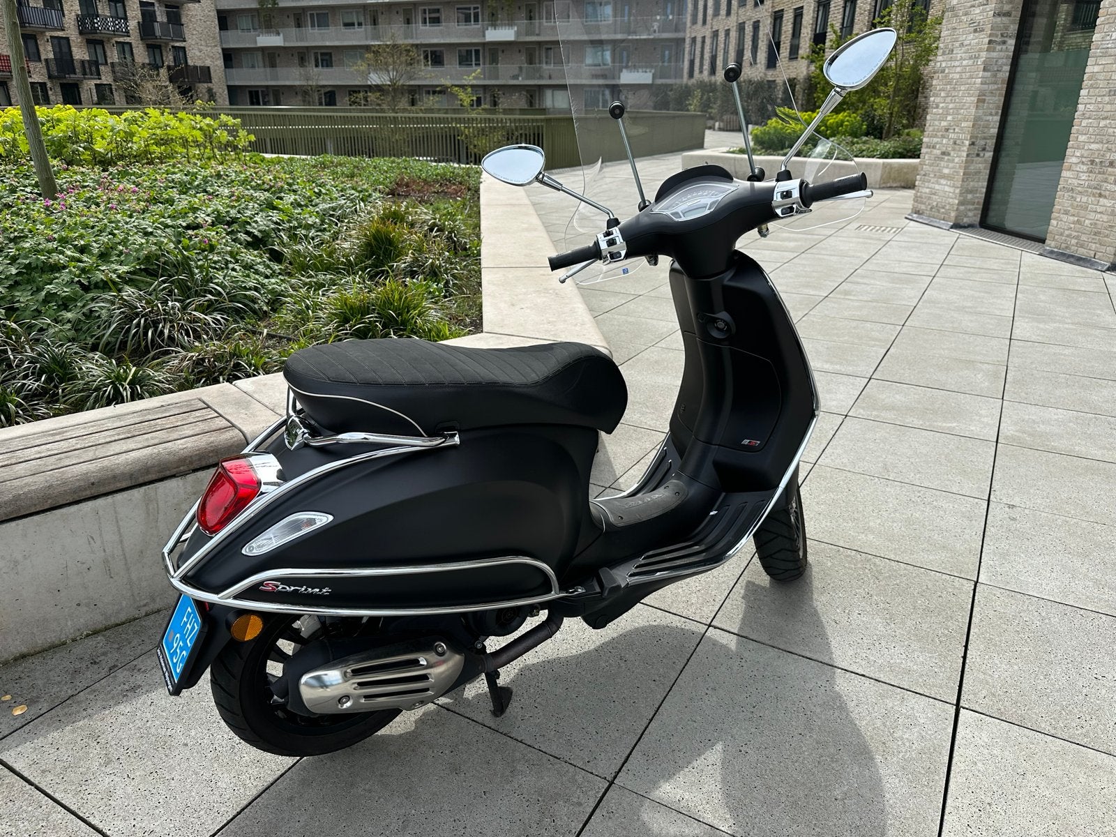 Vespa Sprint Mat Zwart - weinig kilometers., Ophalen, Zo goed als nieuw, Overige typen, Vespa