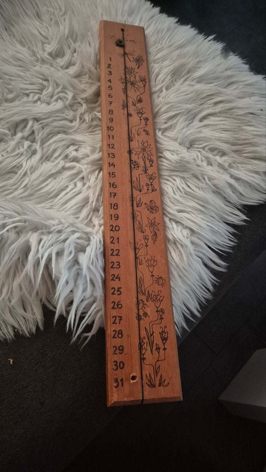 Houten verjaardagskalender met bloemen en cijfers, Ophalen, Gebruikt, Bruin, Landelijk