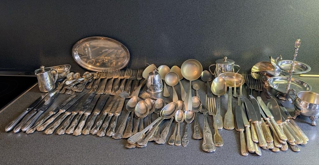 Uitgebreide bestekset uit erfenis, diverse stijlen, Antiek en Kunst, Ophalen of Verzenden