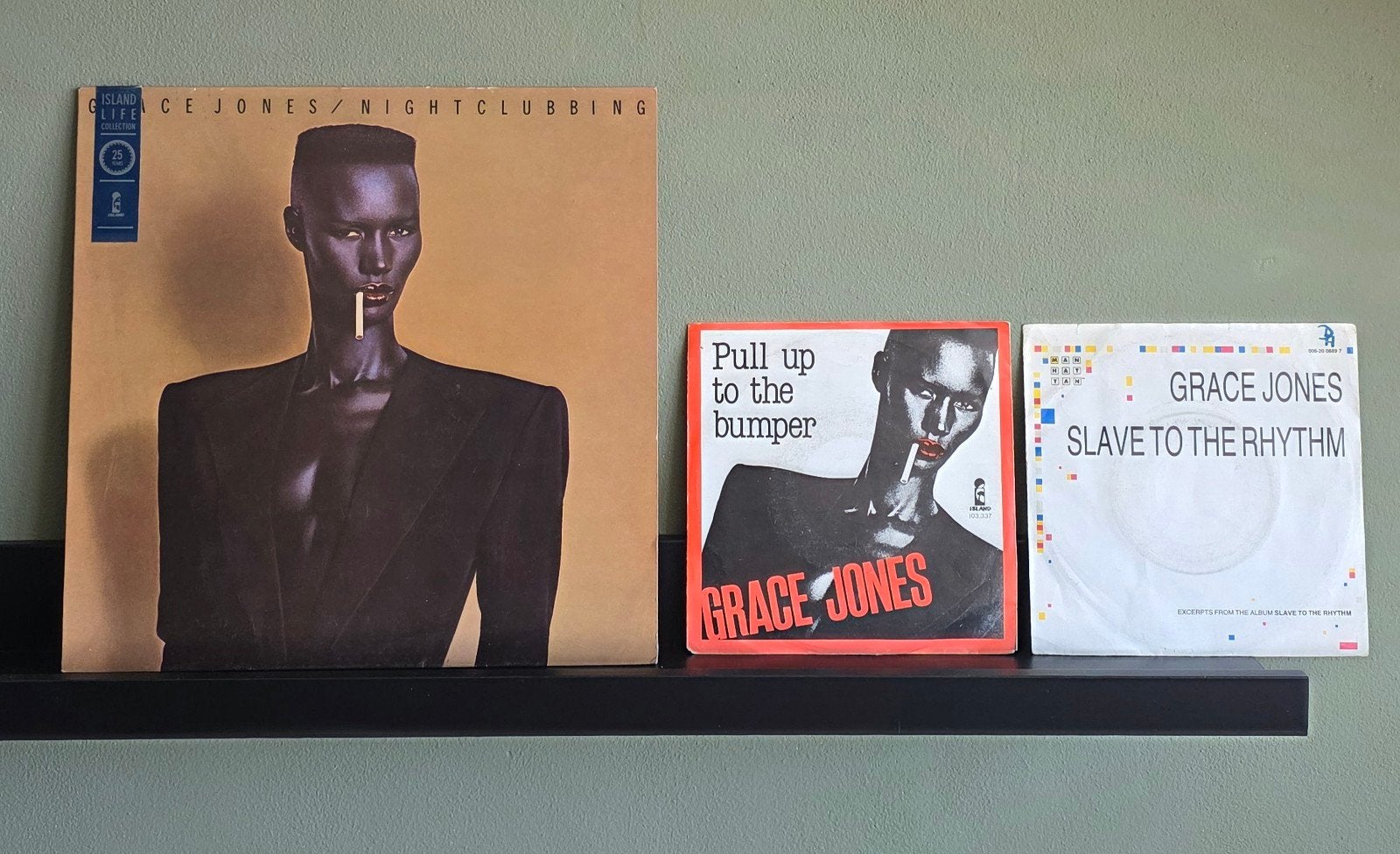lp + 2 singles Grace Jones / Night Clubbing izgst, LP, Pop, Ophalen of Verzenden, Zo goed als nieuw