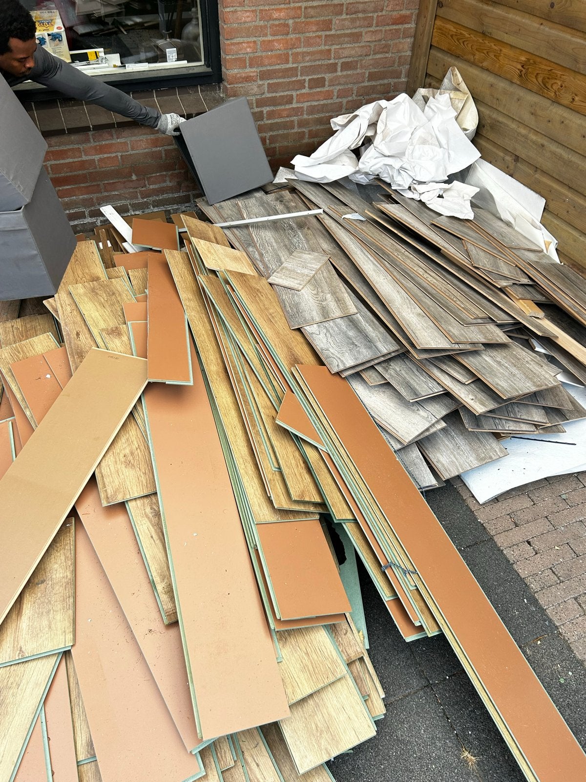 Gratis af te halen: Laminaat grijs en bruin (restant), Ophalen, Gebruikt, 50 tot 150 cm, 10 m² of meer