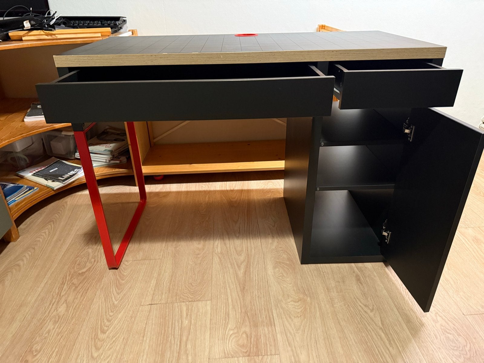 Kinderbureau met lades en opbergruimte - Zwart/Rood, Huis en Inrichting, Bureaus, Ophalen, Zwart, Gebruikt, Met lades