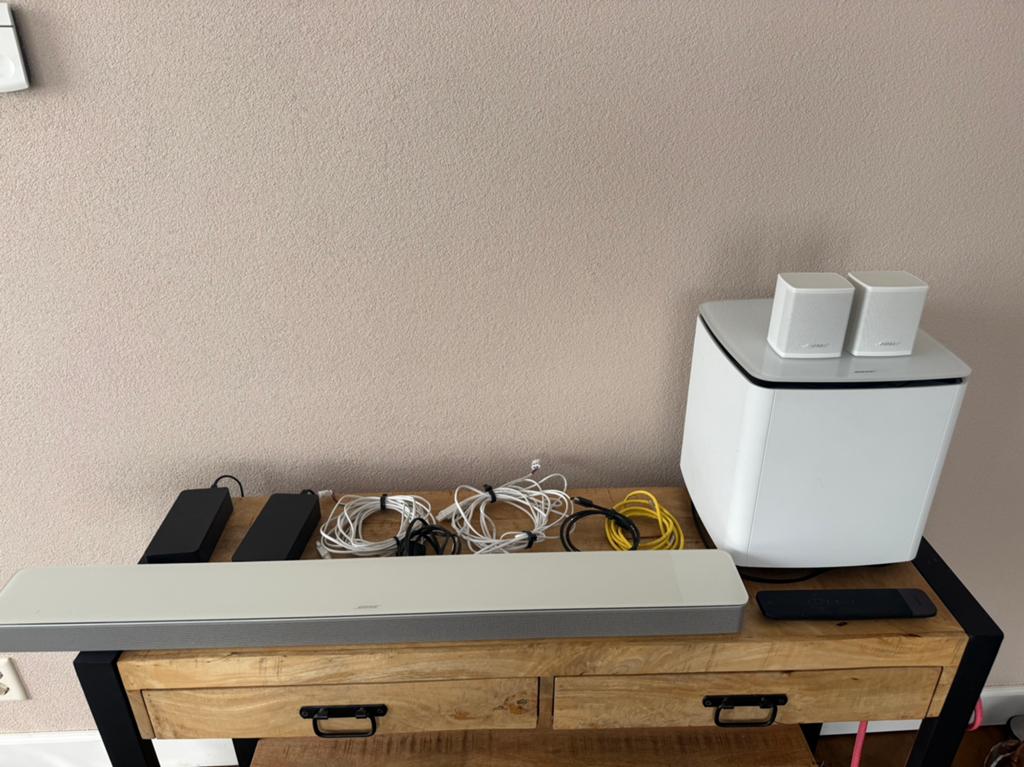 Bose soundbar 700 incl basmodule 700 en surroundspeakers 300, Soundbar, 70 watt of meer, Zo goed als nieuw, Overige spelers