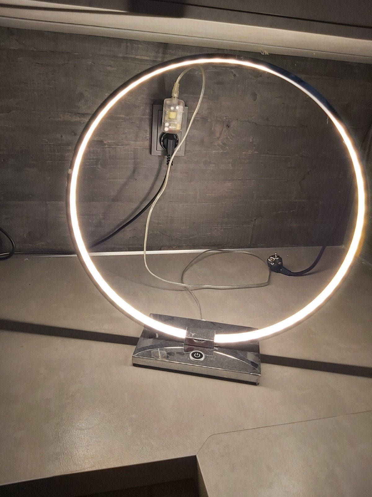 Moderne LED Schemerlamp - Cirkelvormig Design, Huis en Inrichting, Lampen | Tafellampen, Gebruikt, Modern, Cirkel, Design, Ophalen of Verzenden