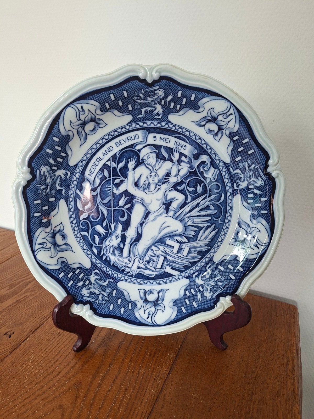 Petrus Regout wandbord Nederland bevrijd 5 Mei 1945, Ophalen of Verzenden