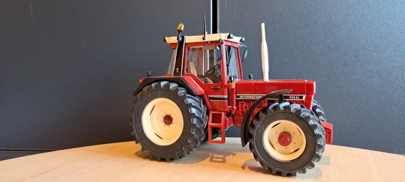 Verbouwde International 956xl, Ophalen of Verzenden, Zo goed als nieuw, Tractor of Landbouw, Britains