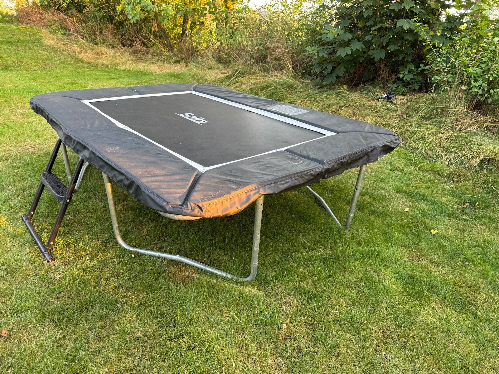 Salta trampoline met net en beschermhoes - 214x153cm, Ophalen, Zo goed als nieuw