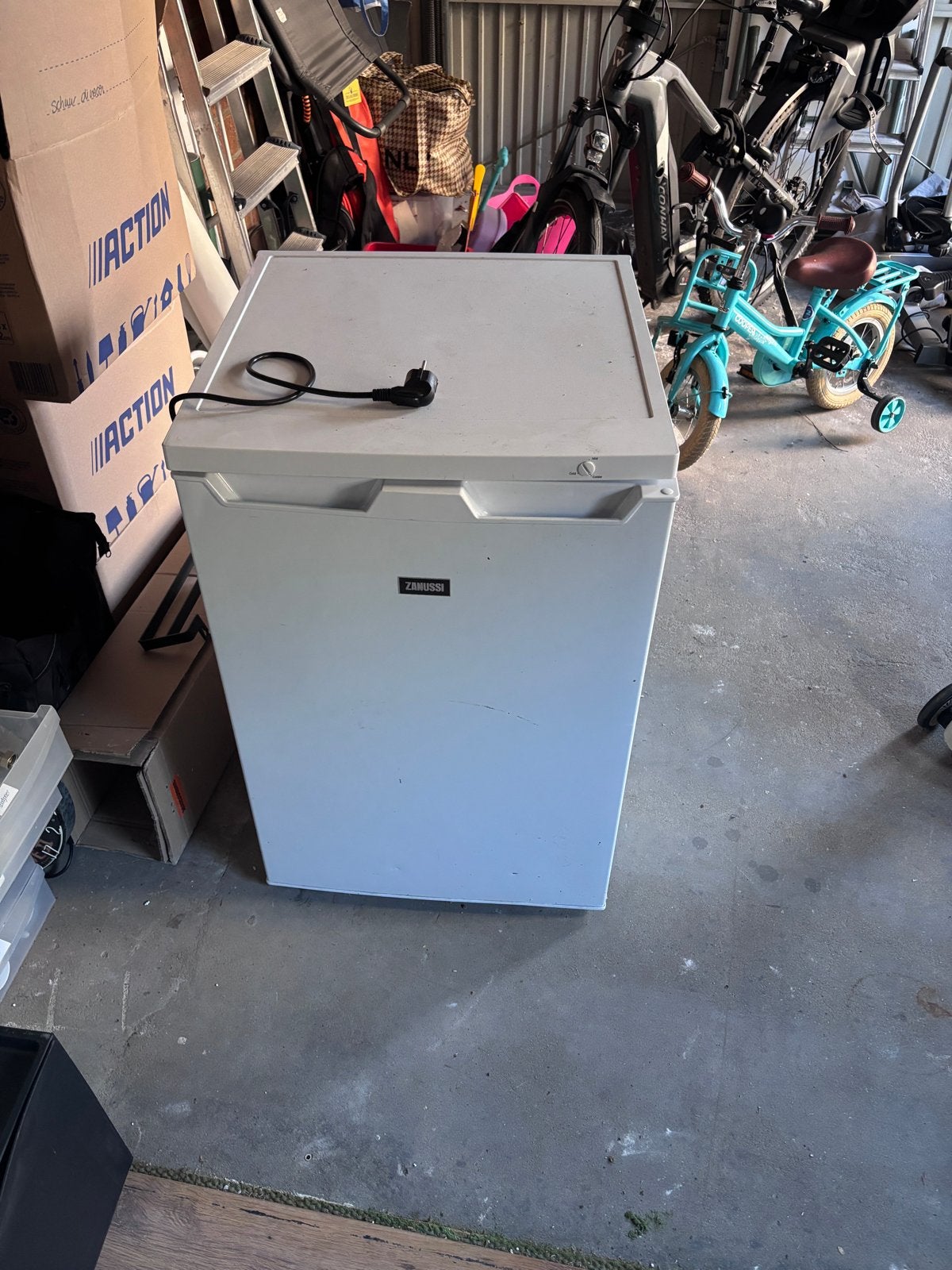 Zanussi vriezer met 3 lades - Compact en efficiënt, Gebruikt, 75 tot 100 liter, Met aparte vriezer, 45 tot 60 cm