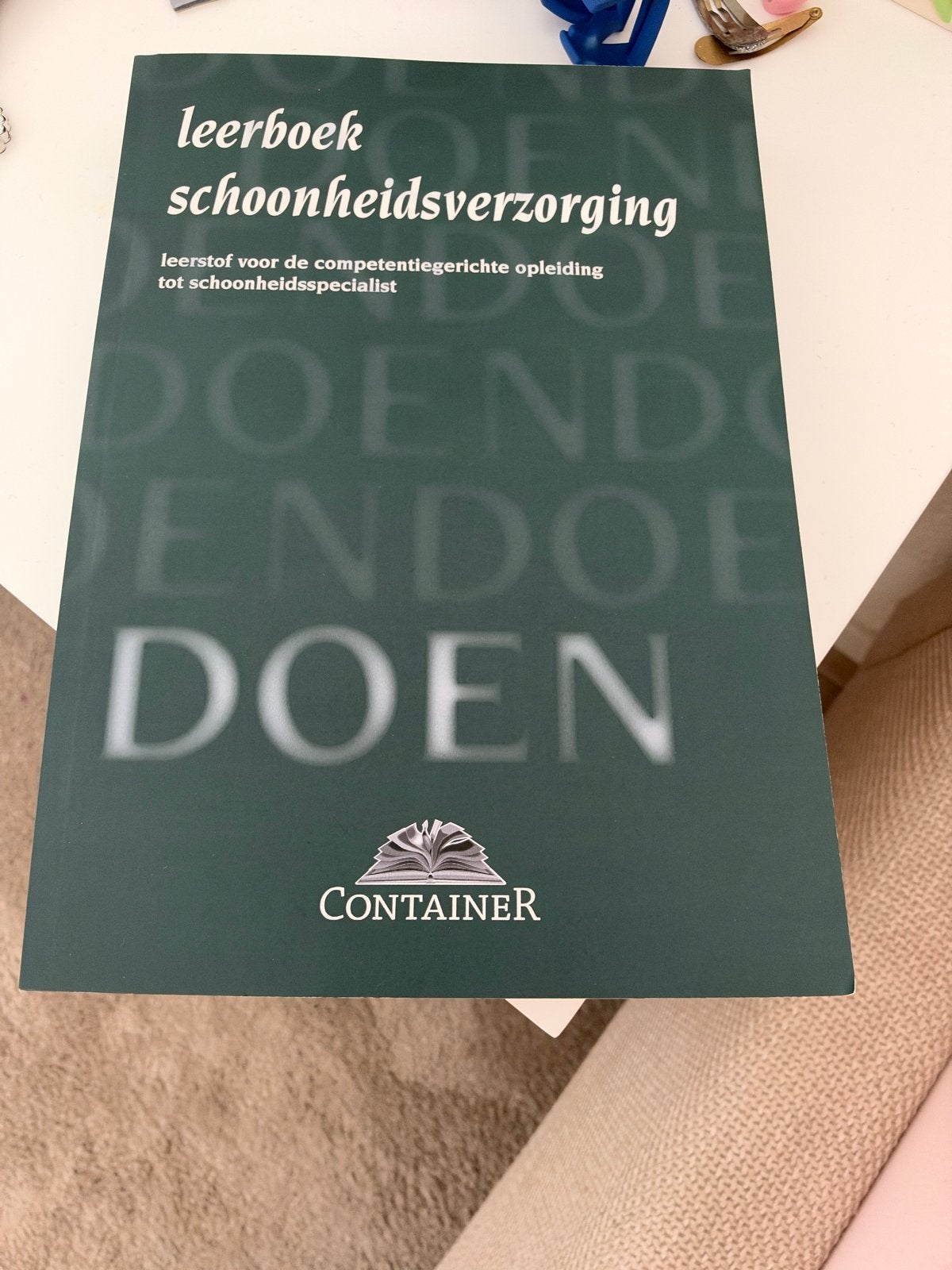 2 NIEUWE NTI studieboeken Schoonheidsverzorging – €15, Boeken, Ophalen, Beta, Nieuw, HBO