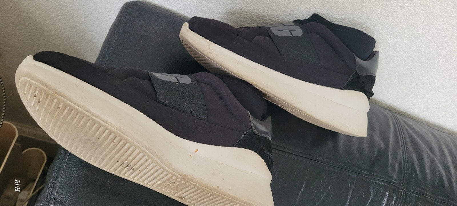 UGG damessneaker maat 39,5, Kleding | Heren, Schoenen, Ophalen of Verzenden, Gedragen, Zwart