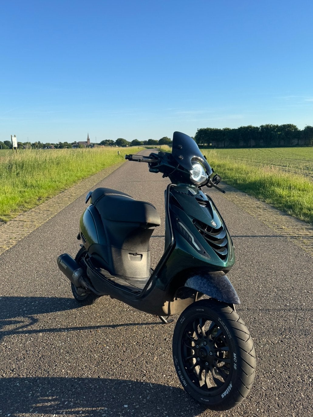 Piaggio Zip 2017 50cc in Topstaat met Akrapovic en SP vork, Ophalen, Zo goed als nieuw, Benzine, Zip