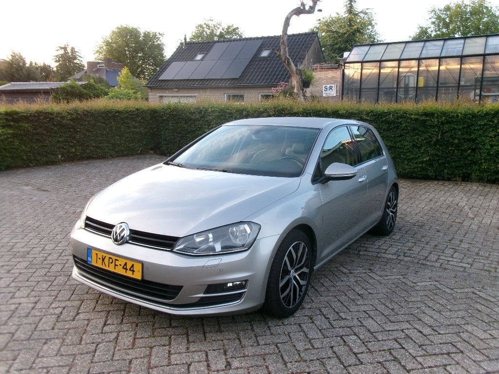 VW GOLF1.4 TSI ACT HIGHLINE 5DRS-AIRCO-CRUISE-NAVI-NWE APK., Parkeersensor, Beige, 4 cilinders, 1395 cc