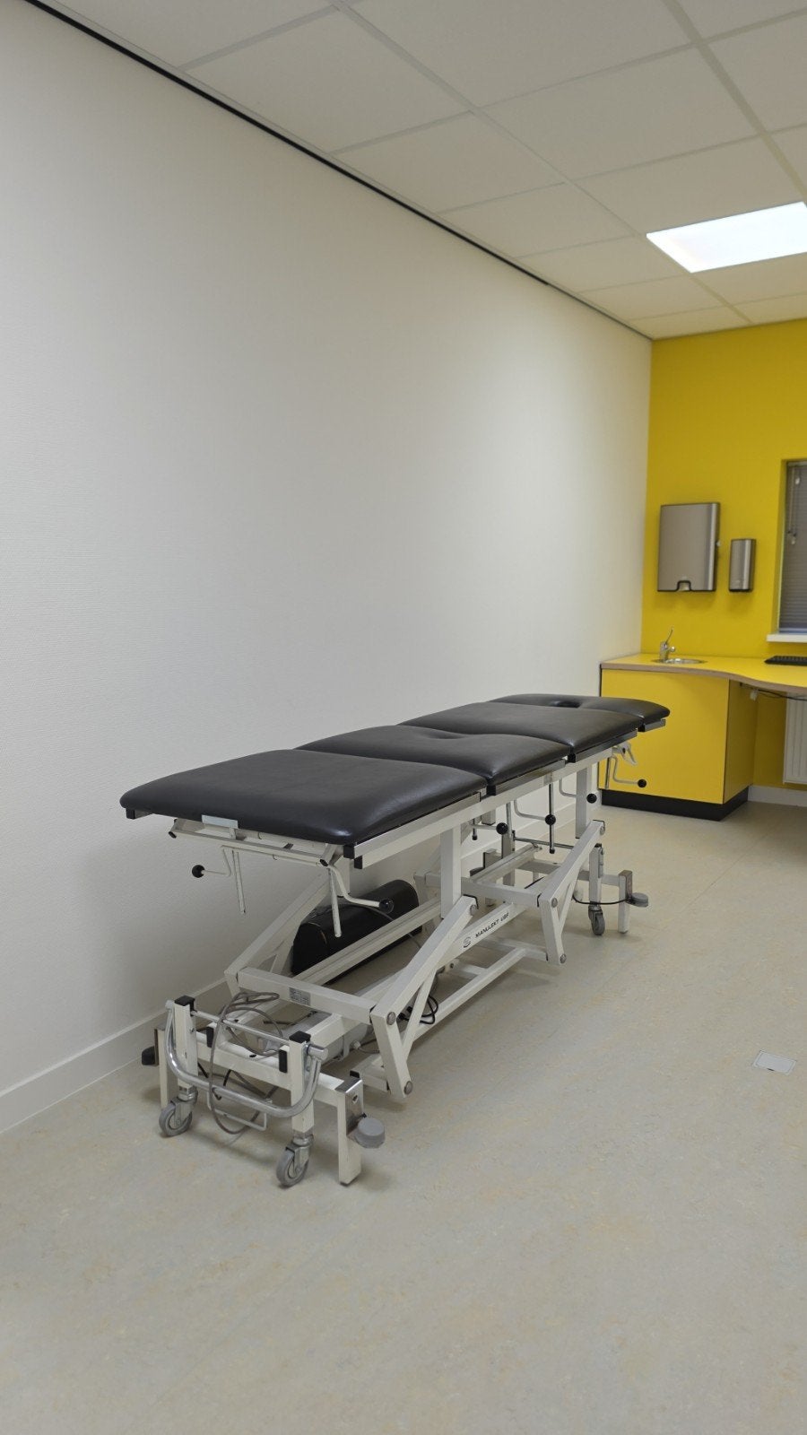 Enraf-Nonius Manulekt UBF Elektrische Behandelbank, Ophalen, Gebruikt, Massagetafel