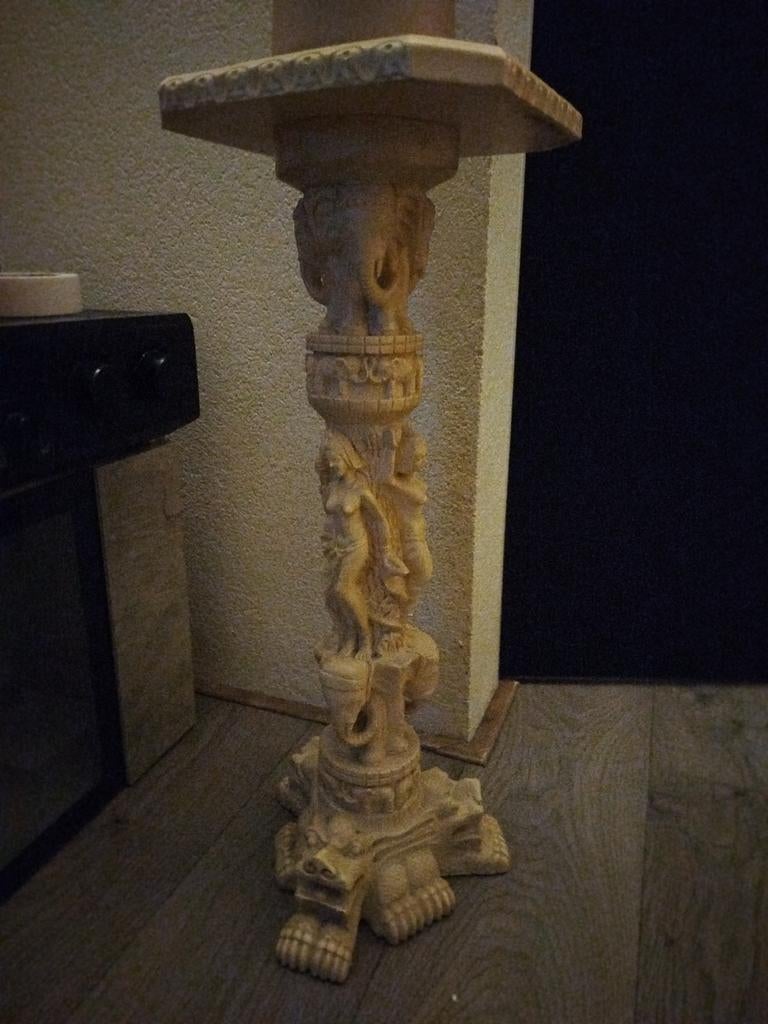 Aziatisch bloemen tafeltje met gedetailleerde sculpturen, Ophalen