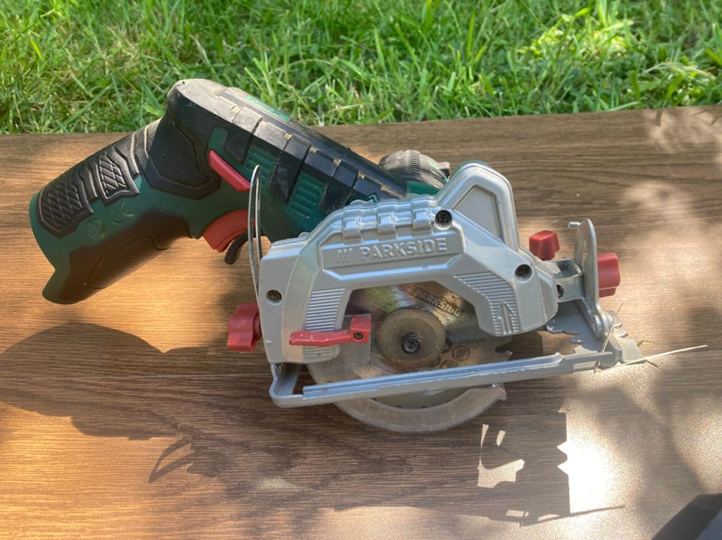 Accu handcirkelzaag 12 V met accu en lader, Ophalen, Cirkelzaag, Zo goed als nieuw, 30 tot 70 mm