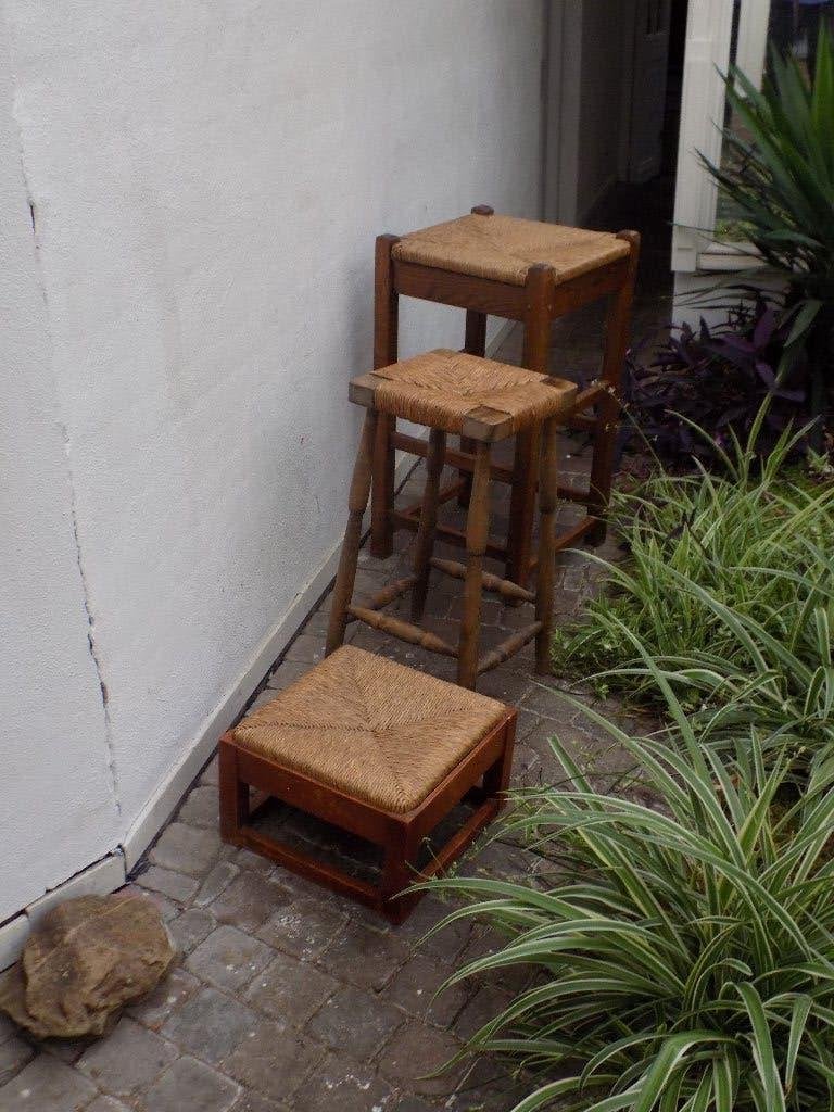Vintage eiken kruk tafeltje biezen zitting jaren 70, Ophalen of Verzenden, Gebruikt