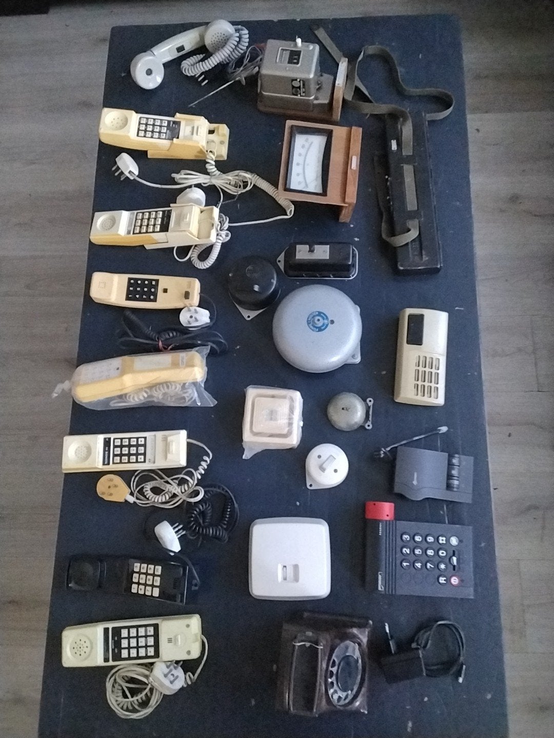 Partij vintage telefoons en telefoonaccessoires, Ophalen of Verzenden, Gebruikt, 4 handsets of meer