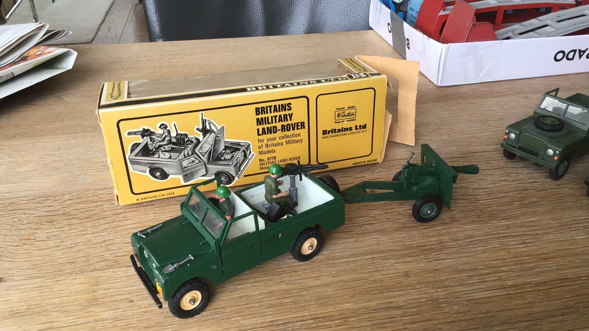 Britains Ltd. Landrover LWB 109 Series II, met kanon, Ophalen of Verzenden
