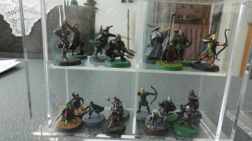 wargaming/28mm LOTR+Fantasie figurenop varkens in display, Figuurtje(s), Zo goed als nieuw, Geverfd, Lord of the Rings