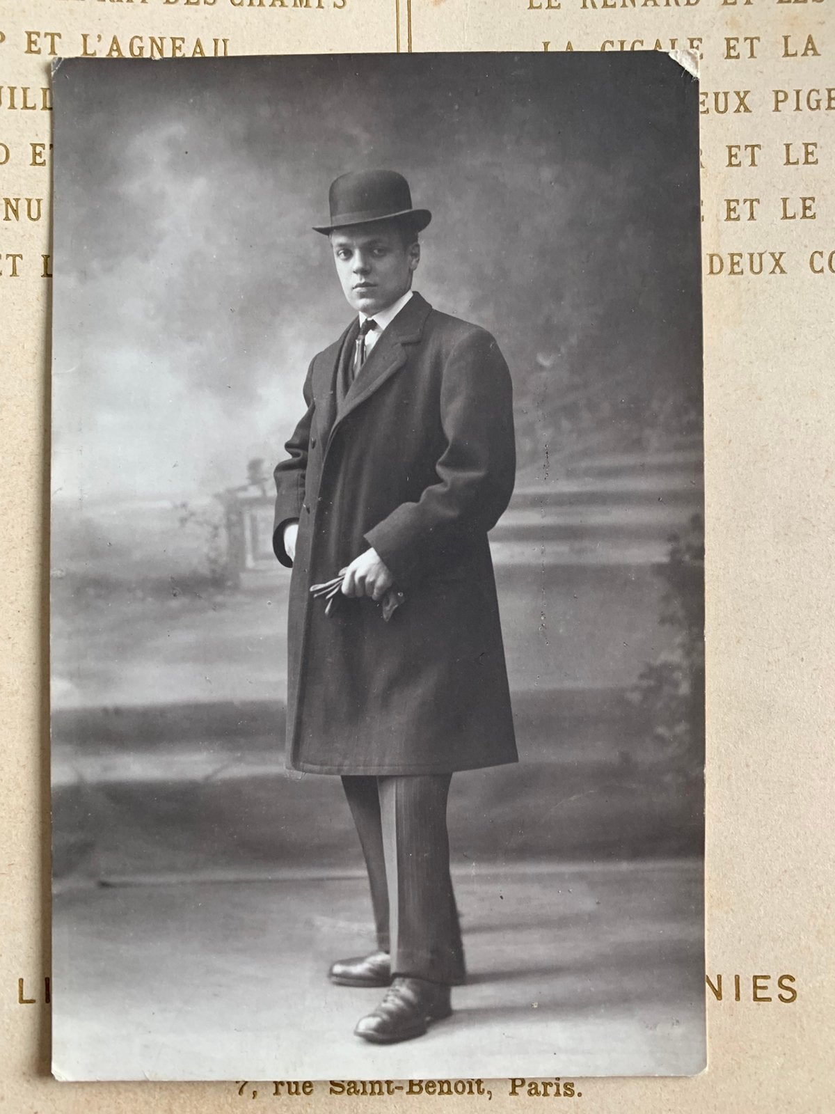 Foto - man met bolhoed (CW), Gebruikt, Foto, Ophalen of Verzenden, Voor 1940
