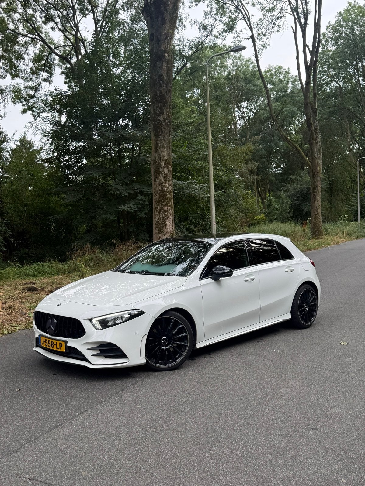 Mercedes-Benz A-Klasse A 220 190pk AMG-line Nightpakket, Zwart, Alcantara, Wit, 14 km/l