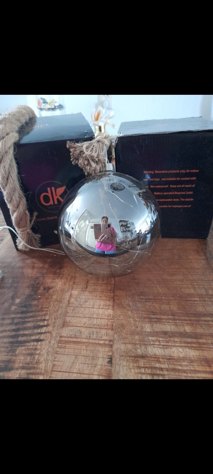 2 mooie glas kerst ballen aan touw met  licht, Diversen, Kerst, Ophalen