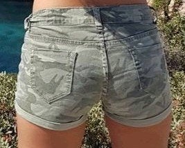 Leger groen design korte broek maat 36 mt s broekje broeken, Kleding | Dames, Broeken en Pantalons, Kort, Verzenden, Maat 36 (S)