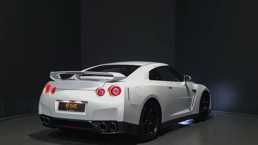 Nissan GT-R