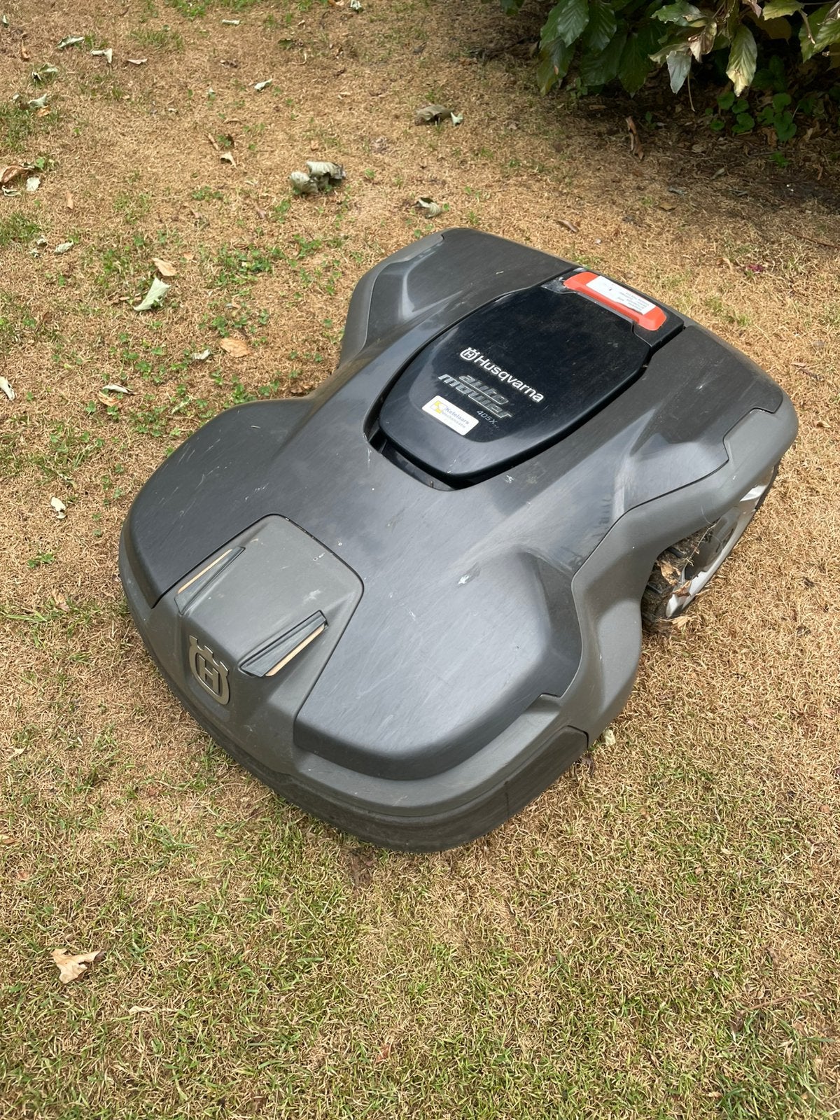 Huqvarna 405x automover + beschermhuis, Tuin en Terras, Robotmaaiers, Ophalen, Zo goed als nieuw, Meer dan 25 cm, Bestuurbaar via app