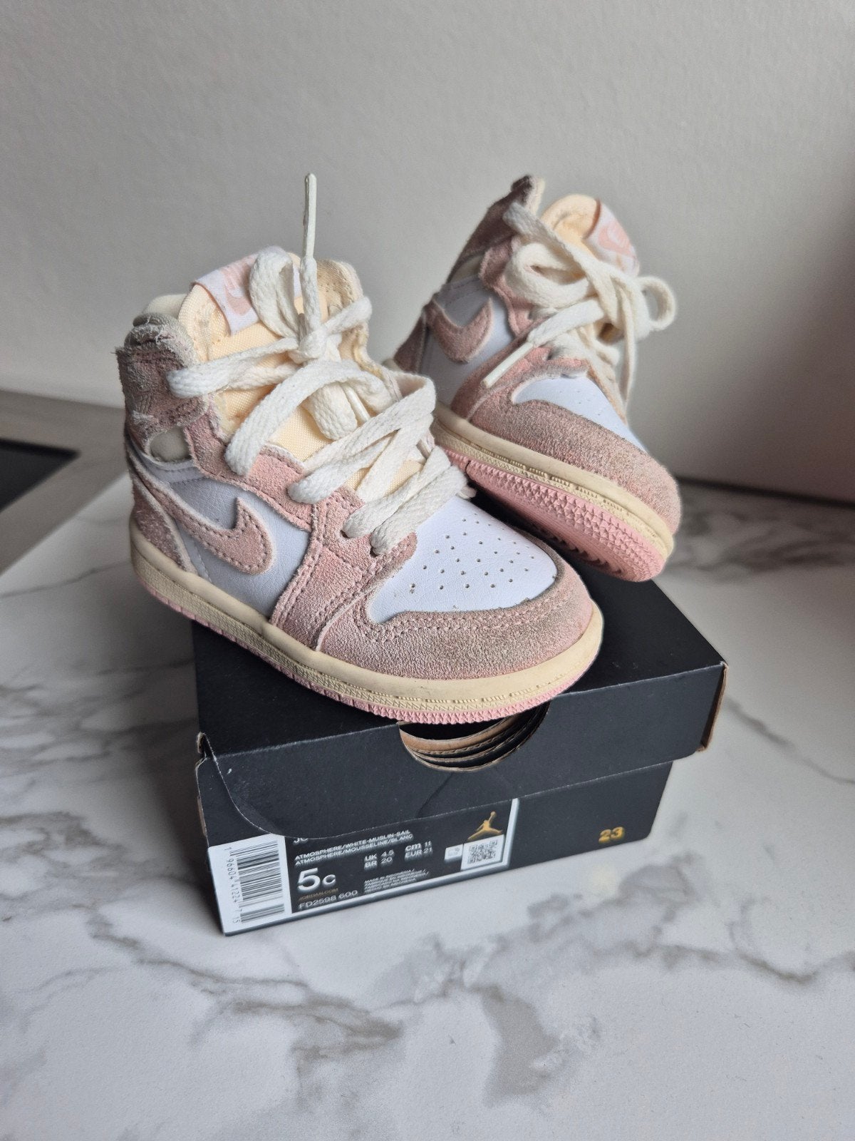 Jordan 1 Retro High OG (TD) Atmosphere-white-muslin-sail - B, Gebruikt, Meisje, Schoenen, Ophalen of Verzenden