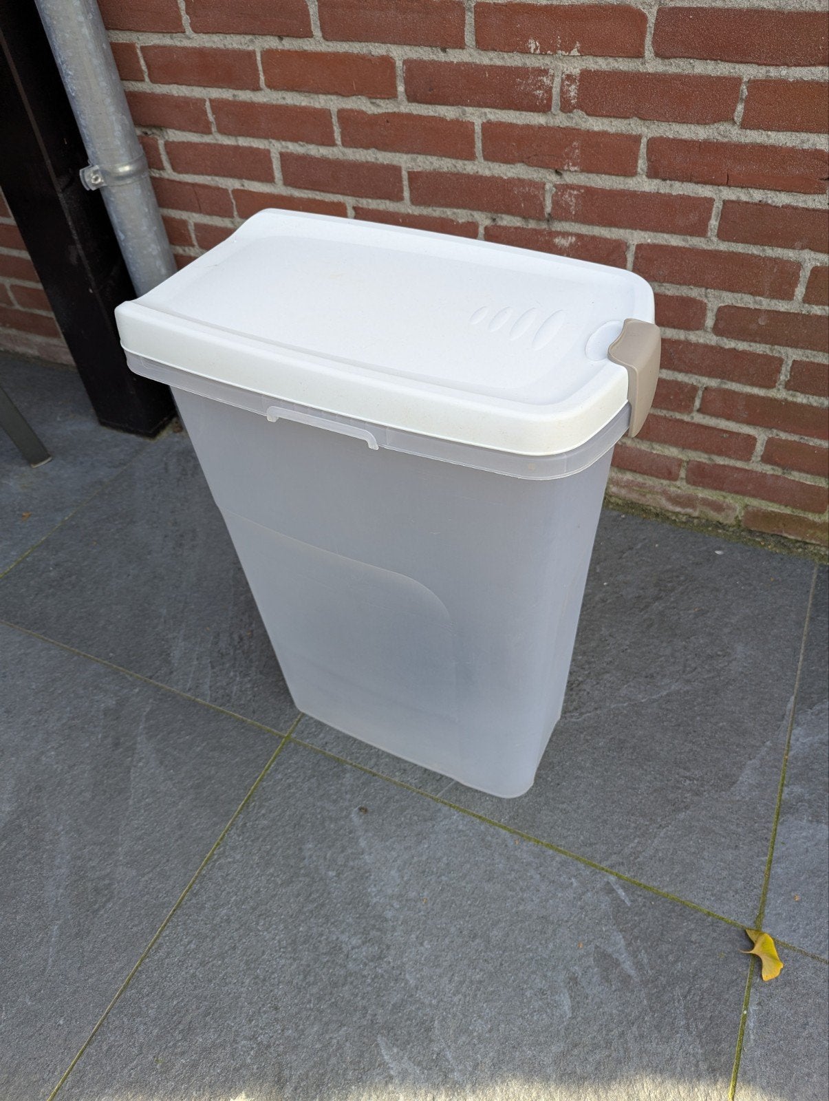 Voerton 40 liter LXBXH 45x27x61, Ophalen, Gebruikt