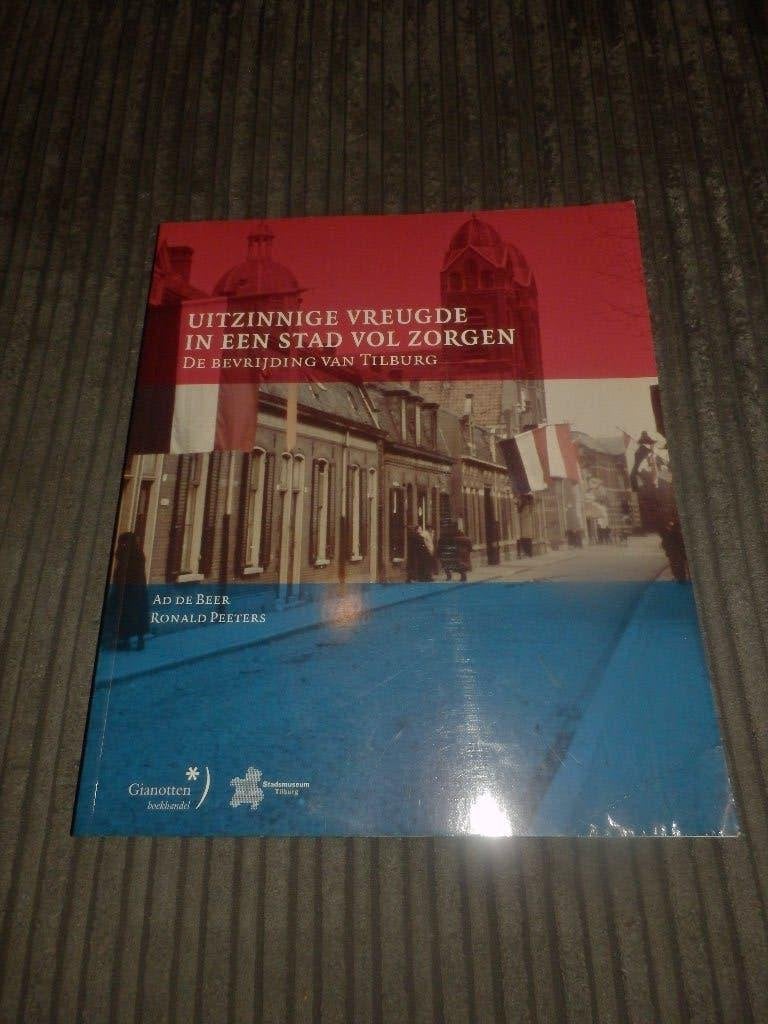 De bevrijding van Tilburg. Uitzinnige vreugde in de stad ., 20e eeuw of later, Ophalen of Verzenden, Zo goed als nieuw, Ronald Peeters en Ad de Beer.